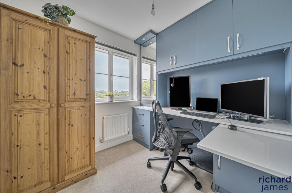 ebeb8e1a768f46069b66c75b5a697881