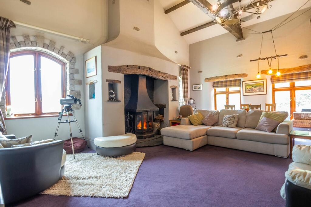 OPEN PLAN LIVING AREA