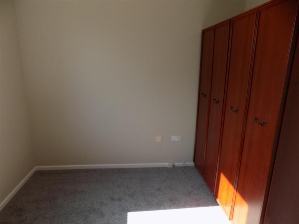 Bedroom straight 2.JPG