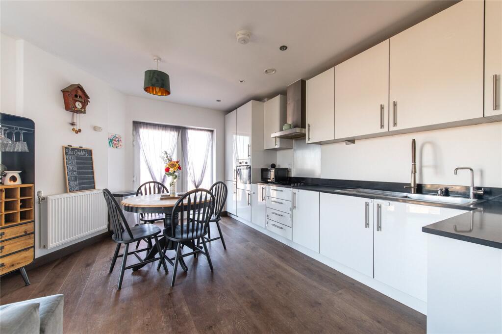 Diner/Kitchen