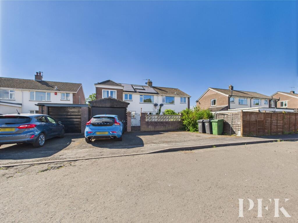 Rear exterior &amp; parking