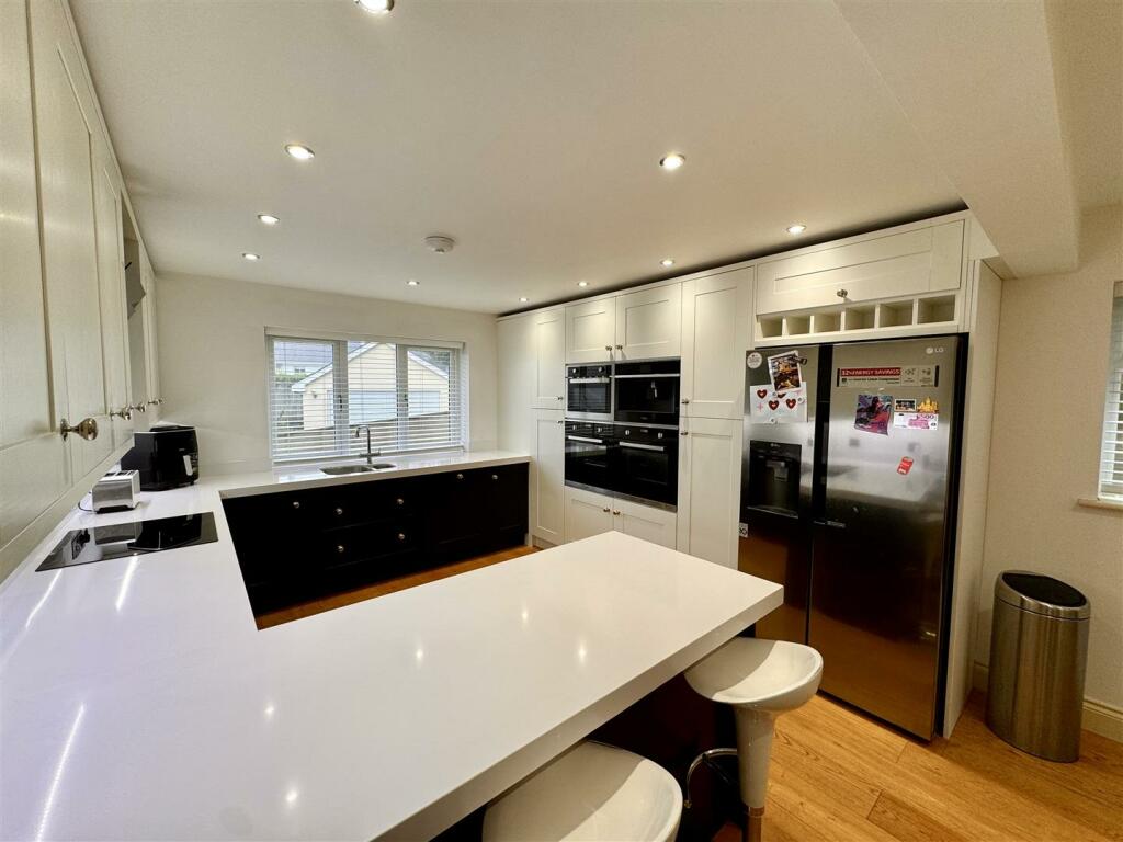KITCHEN/DINING/FAMILY ROOM