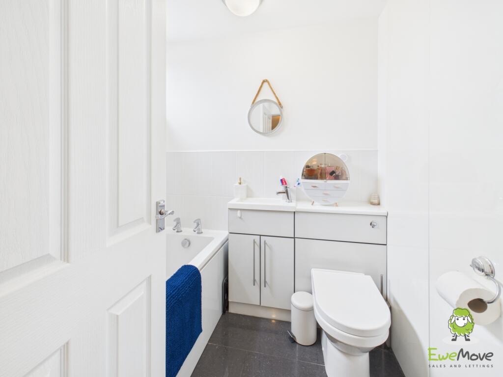 EweMove Estate Agents Basingstoke - Bennet Close