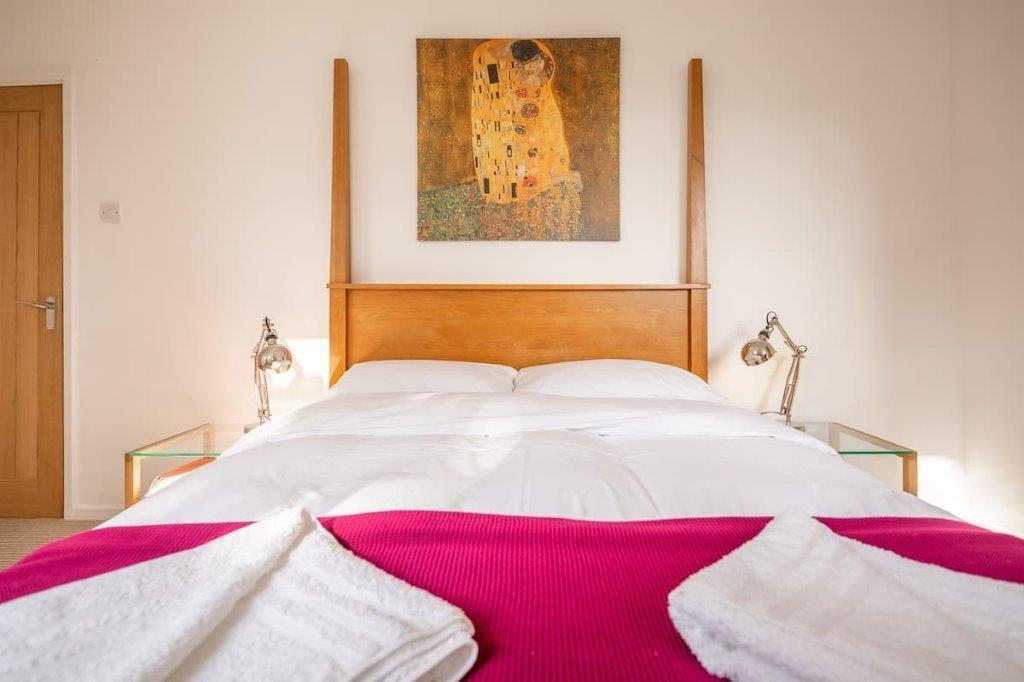 bed 1.2 f827cc45-f834-45c5-9671-1e861292af92.jpg