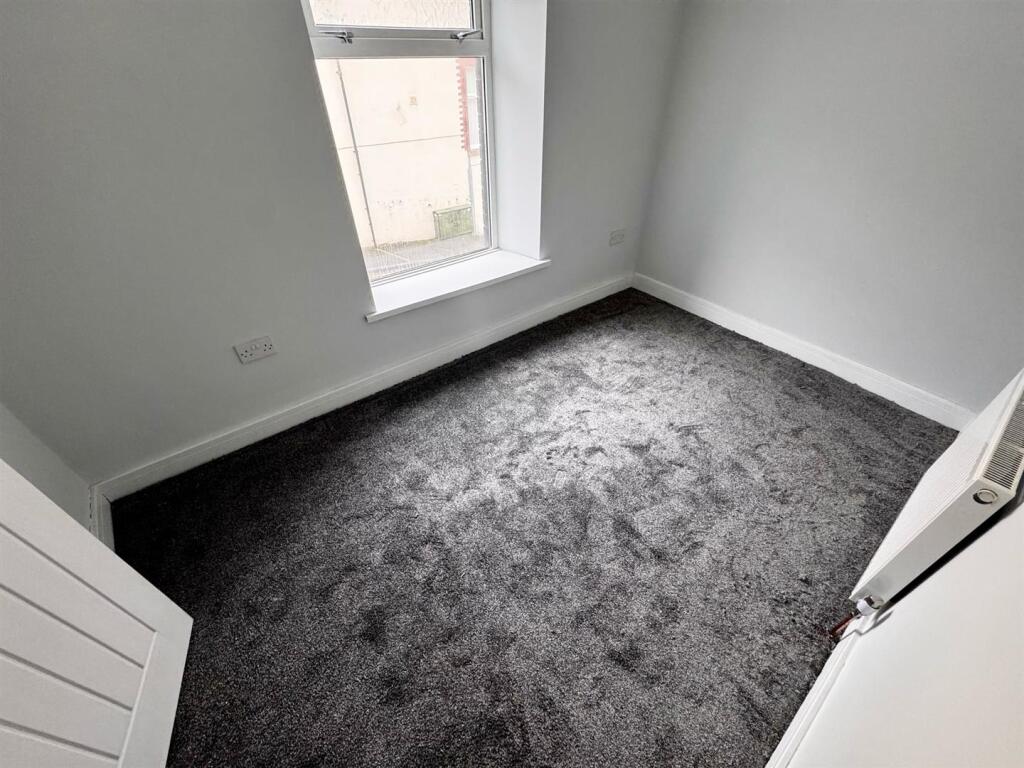 WhatsApp Image 2025-02-19 at 17.51.55-4.jpeg