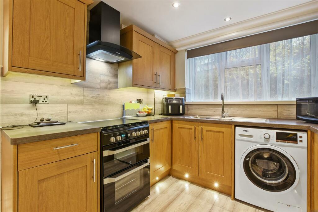 08-f338GCWT - 25 Athelstan Gdns - Kitchen 2 -Origi