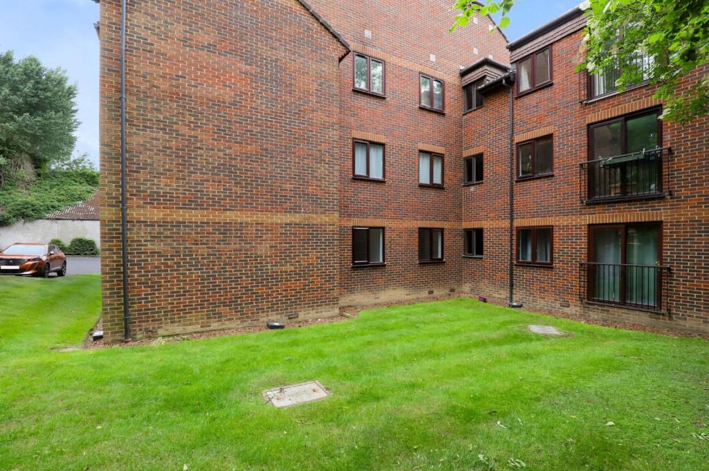 14-ad20JHPropWpen - 31 Readman Court - 41 (1).JPG