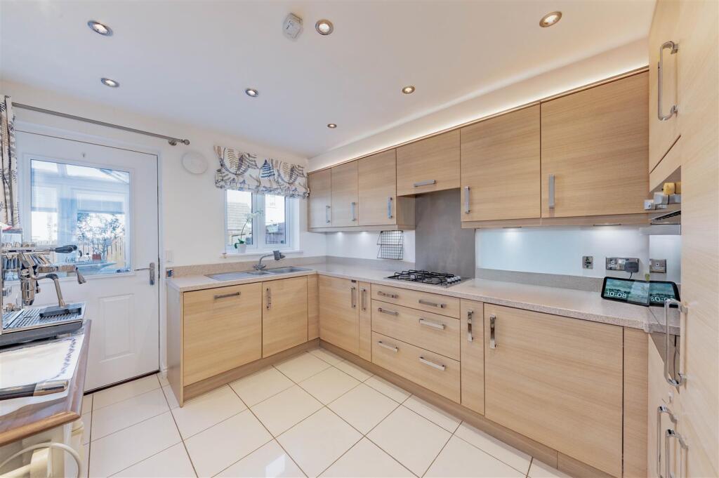 4 McBaith Way Dunfermline-10.JPG