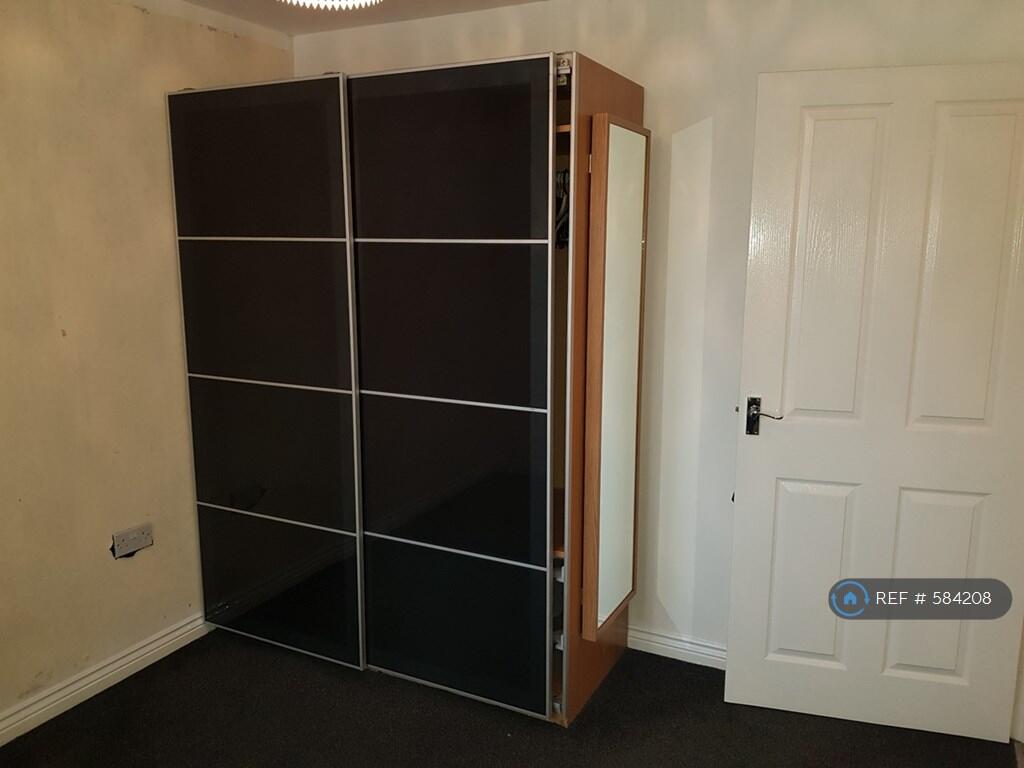 Fitted Wardrobe In Bedroom