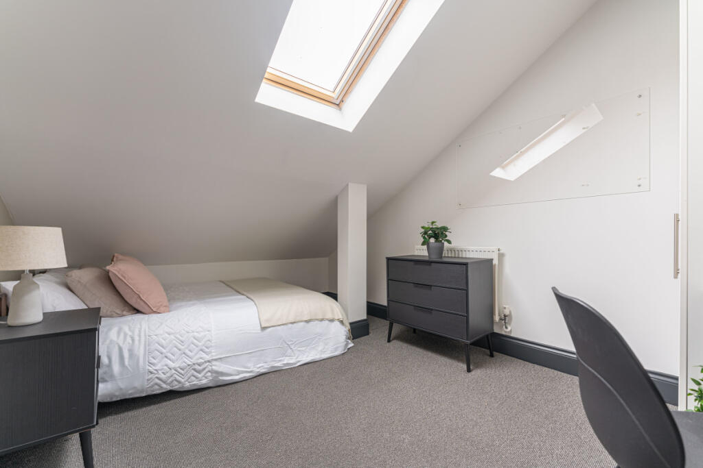 The Hosiery Factory Flat L Bedroom 5