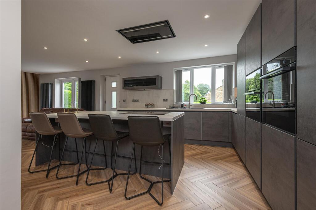 19 - 14 Broomfield Road HD2 2HG.jpg