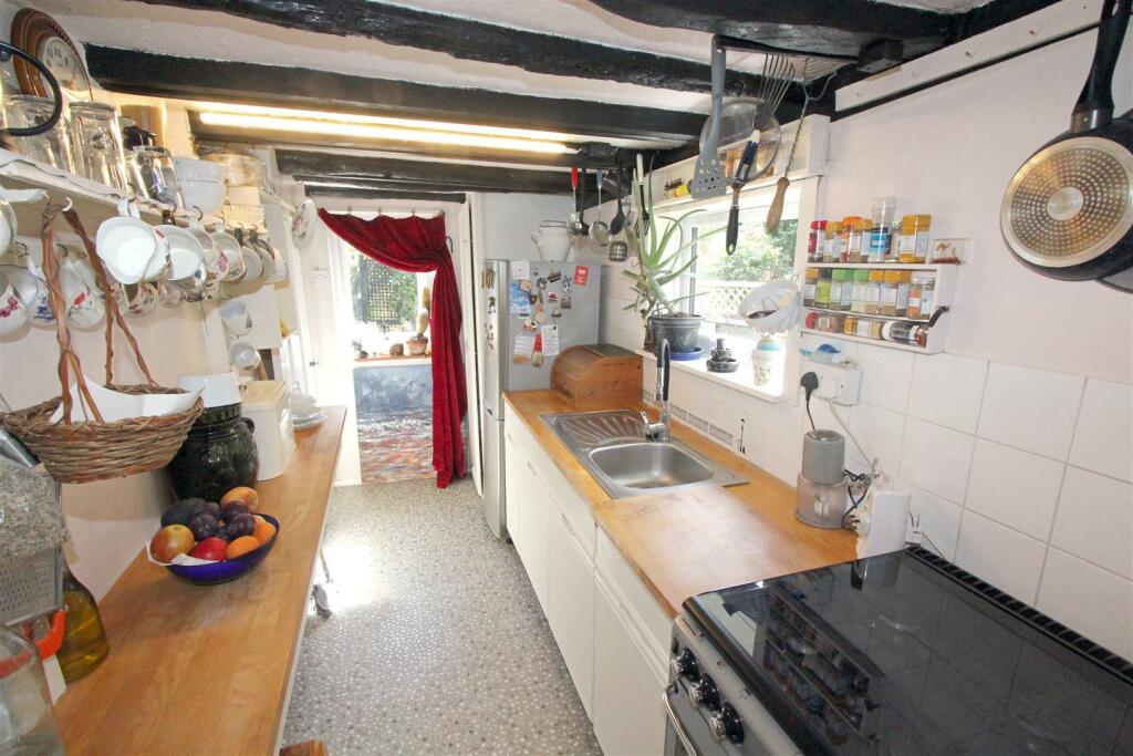 IMG_0413 kitchen to front.jpg