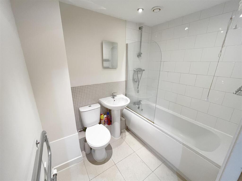 Bathroom.JPG