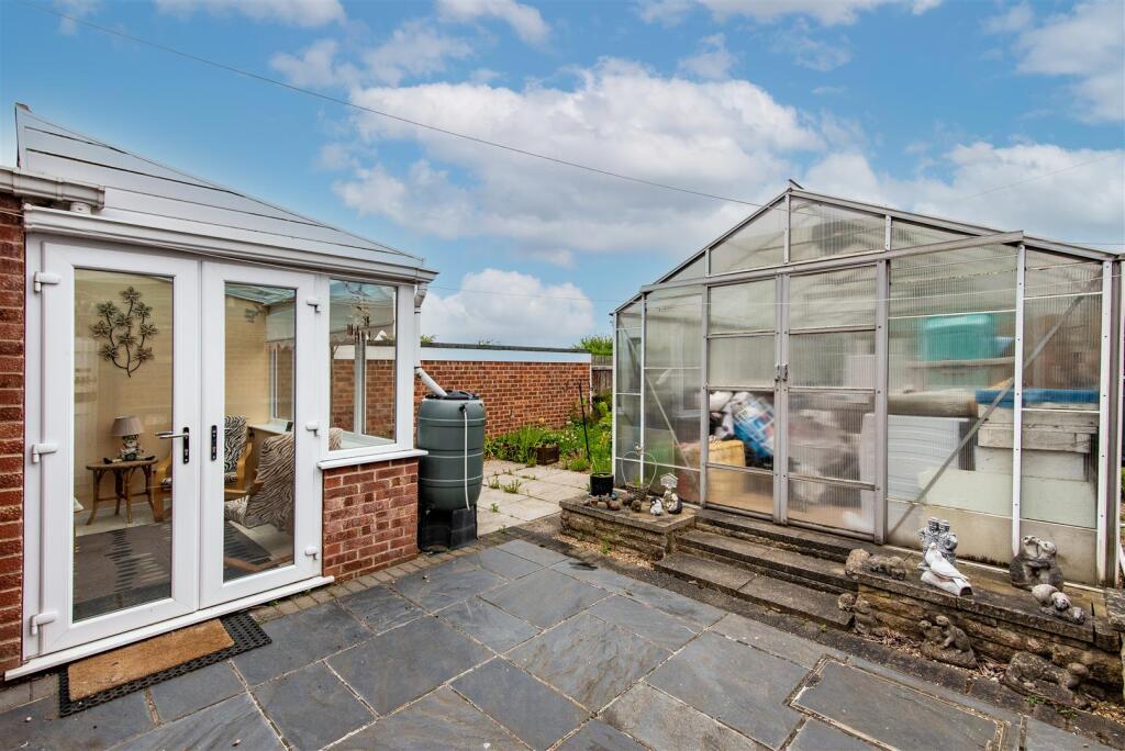 8 Morton Close-5.jpg