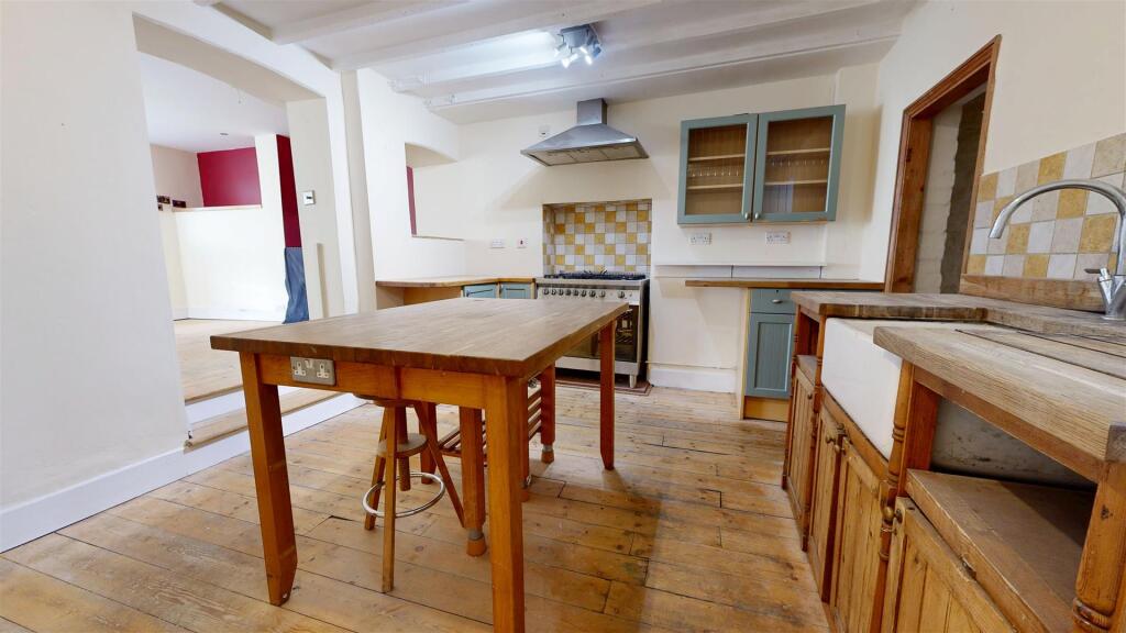 KITCHEN PIC 1.jpg