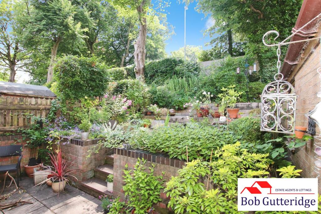 ENCLOSED REAR GARDEN