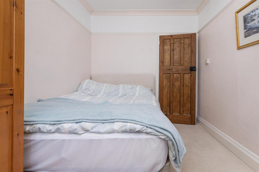 Bramleys Estate Agents - Le Marchant Avenue - Lind