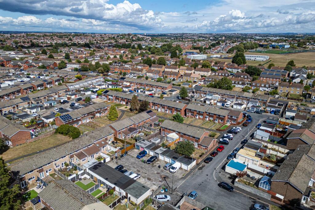 Garage and Parking &#64;, King Edward Close Whitchurch