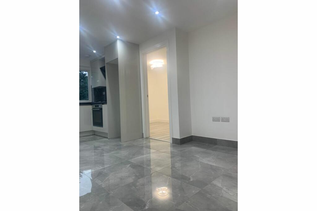 Lounge / Kitchen