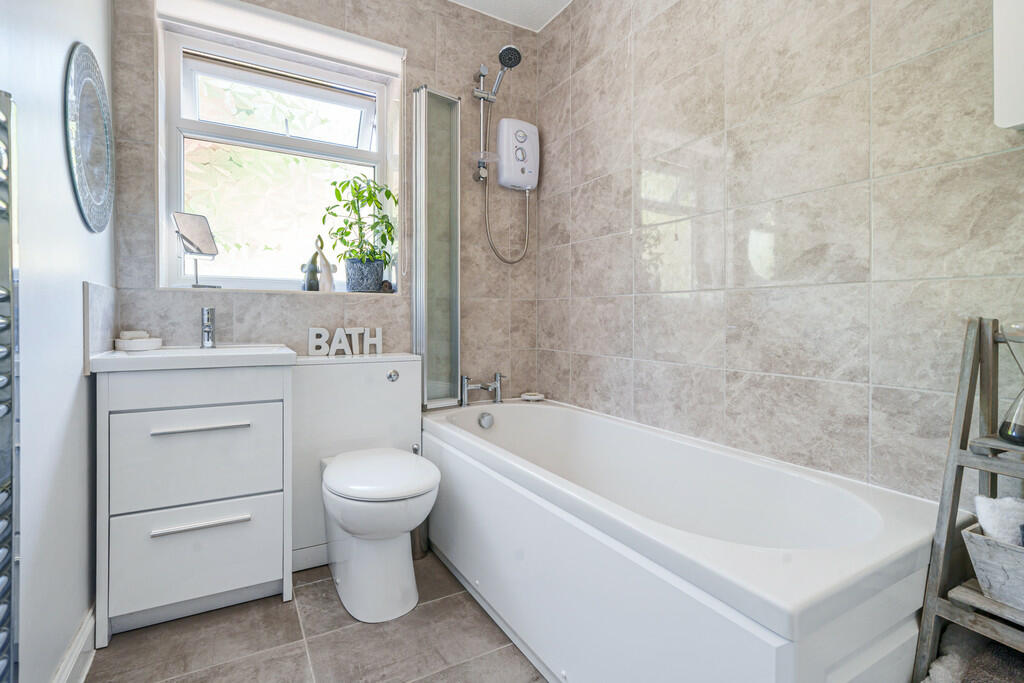 Family Bathroom 
