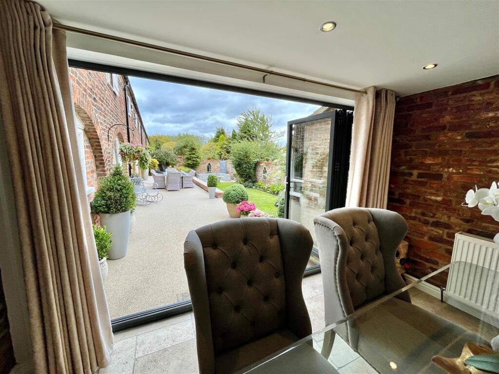Dining Area - to outside.jpg