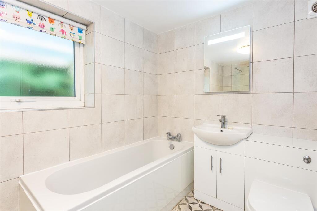 Bathroom1.jpg