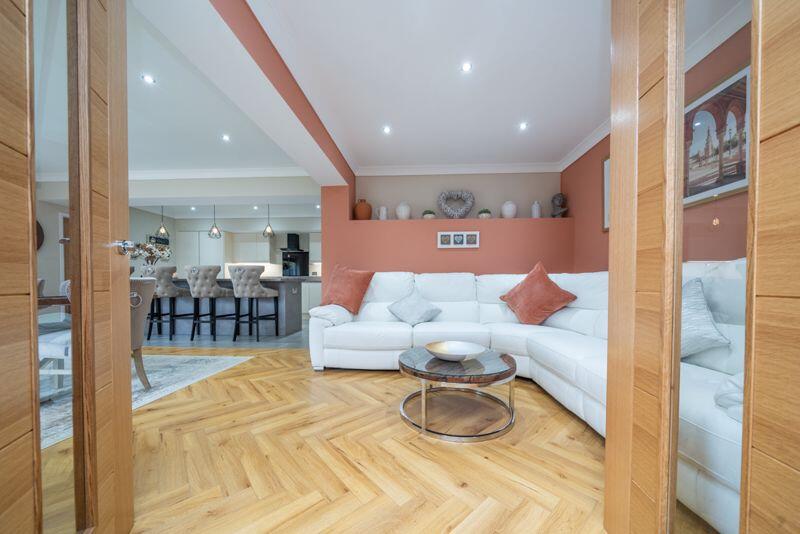 SITTING/DINING/KITCHEN
