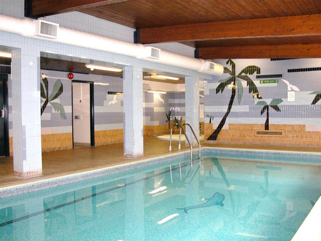 swimming poolalt.JPG