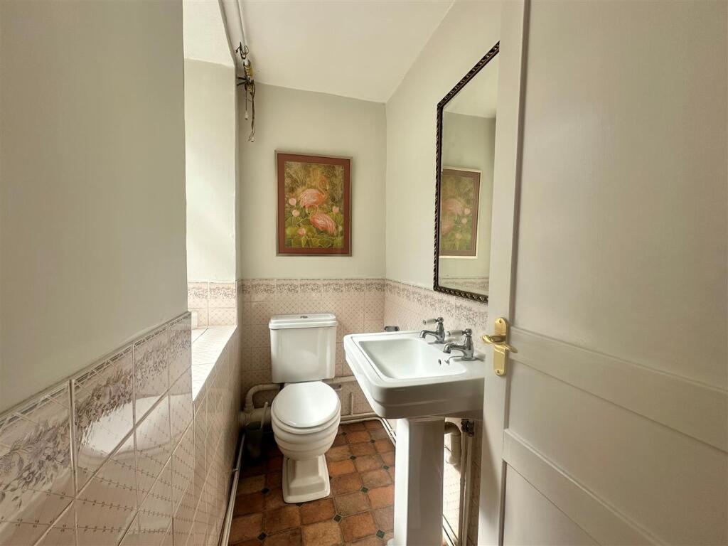 Downstairs WC.jpg