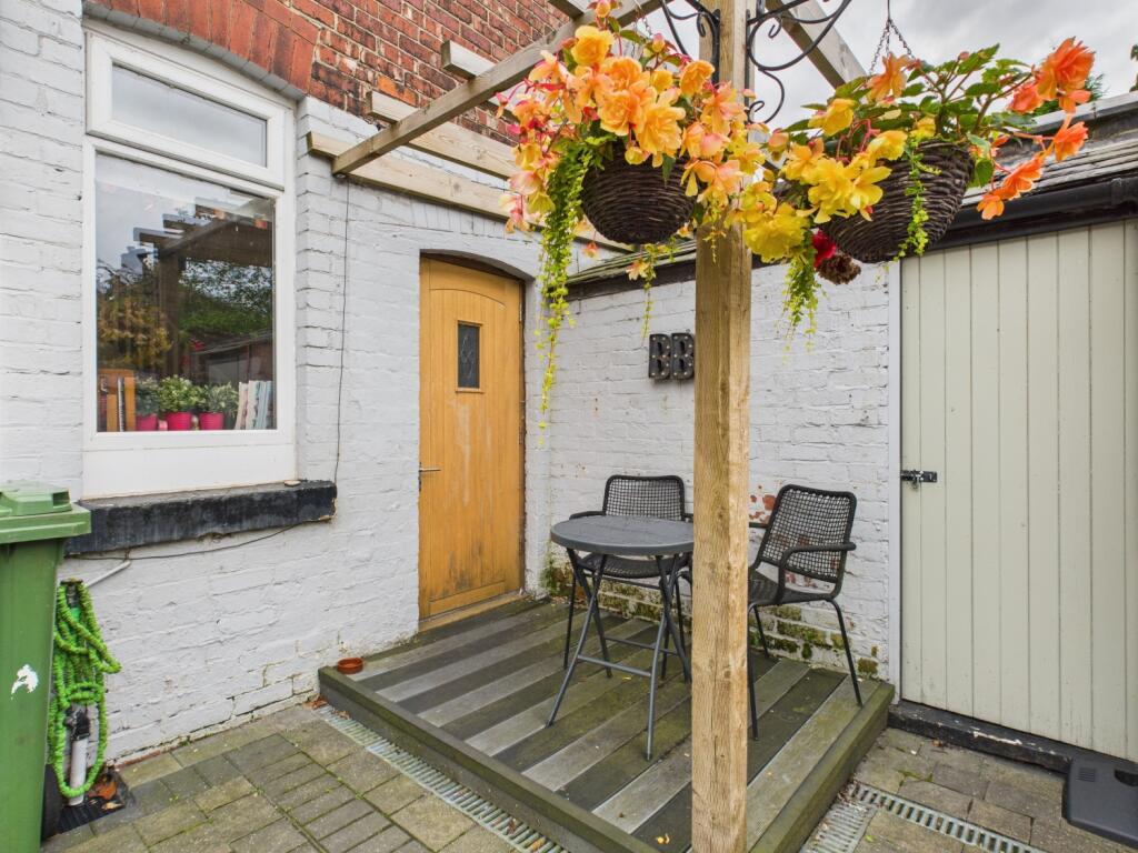 CAM03729G0-PR0103-STILL027