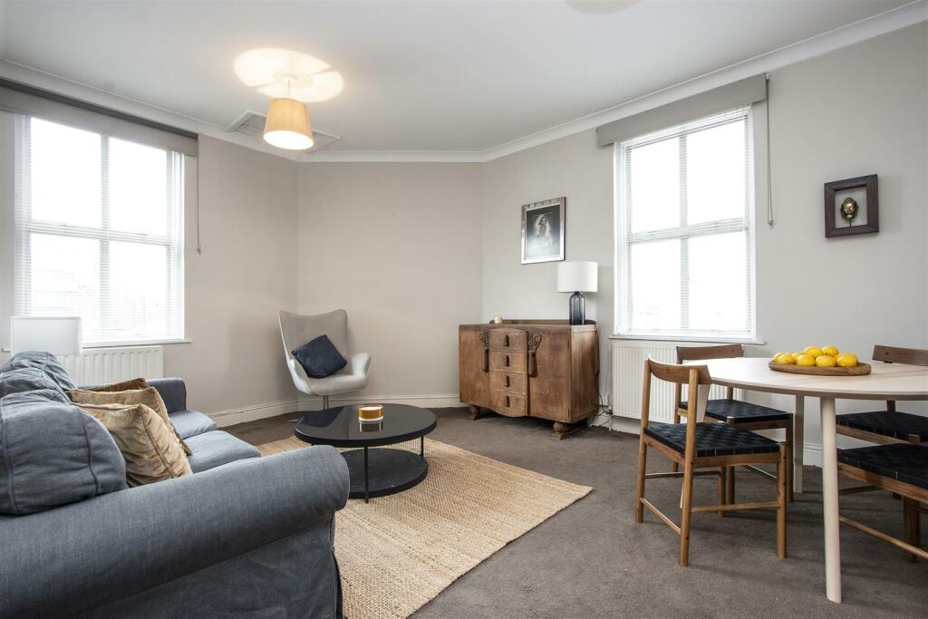 19b Clapham High Street reception 1.jpg