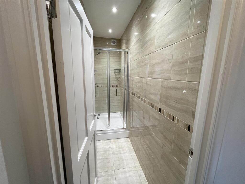 Shower room.JPG