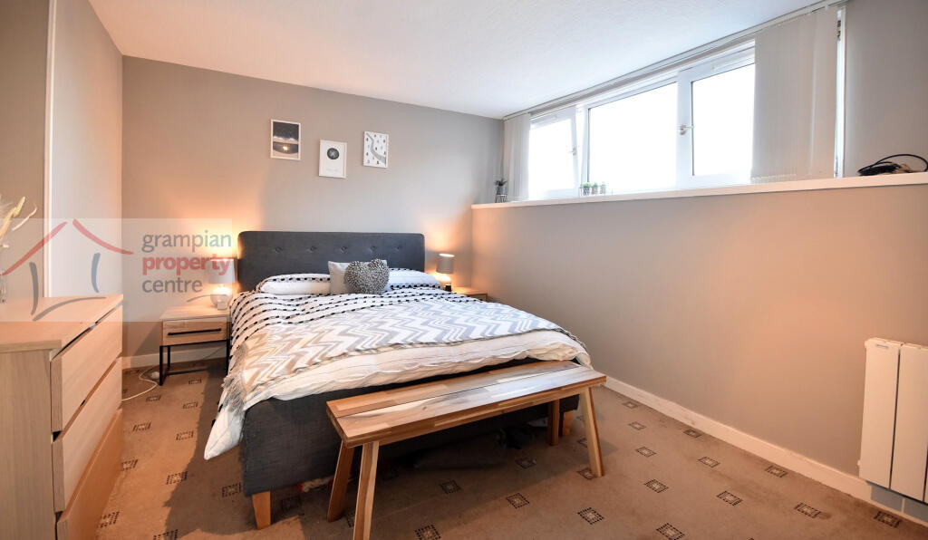 bedroom .JPG