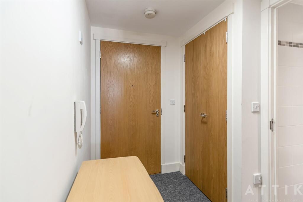 241 The Pavillion, Norwich, NR1 3SN (2).jpg