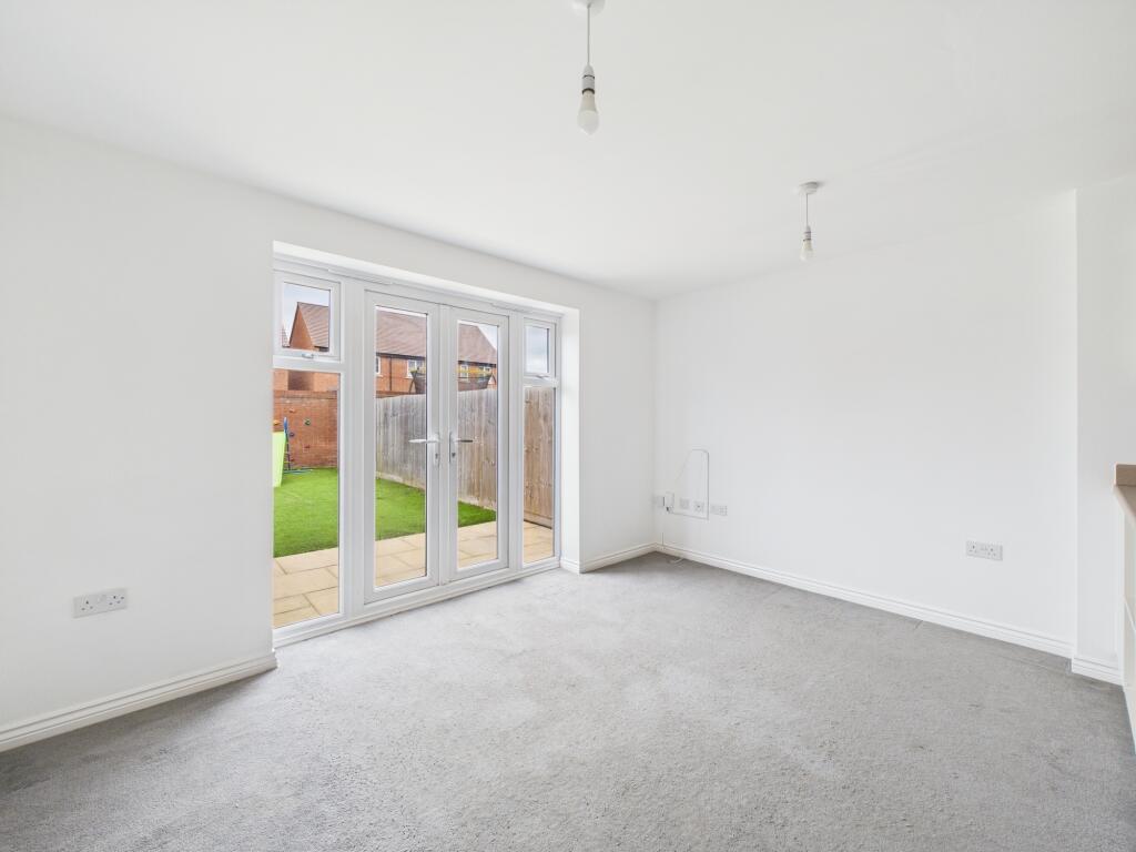 CAM04825G0-PR0014-STILL006