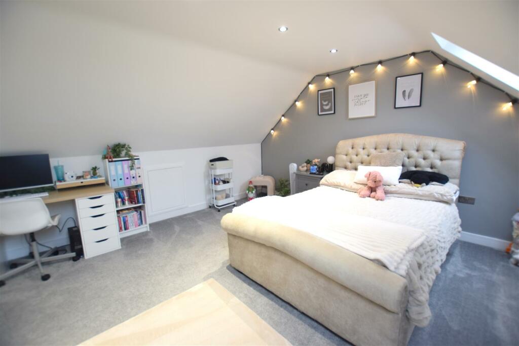 BEDROOM 5