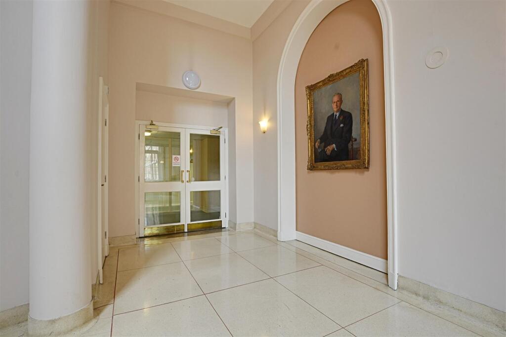 Communal Hallway 2.jpg
