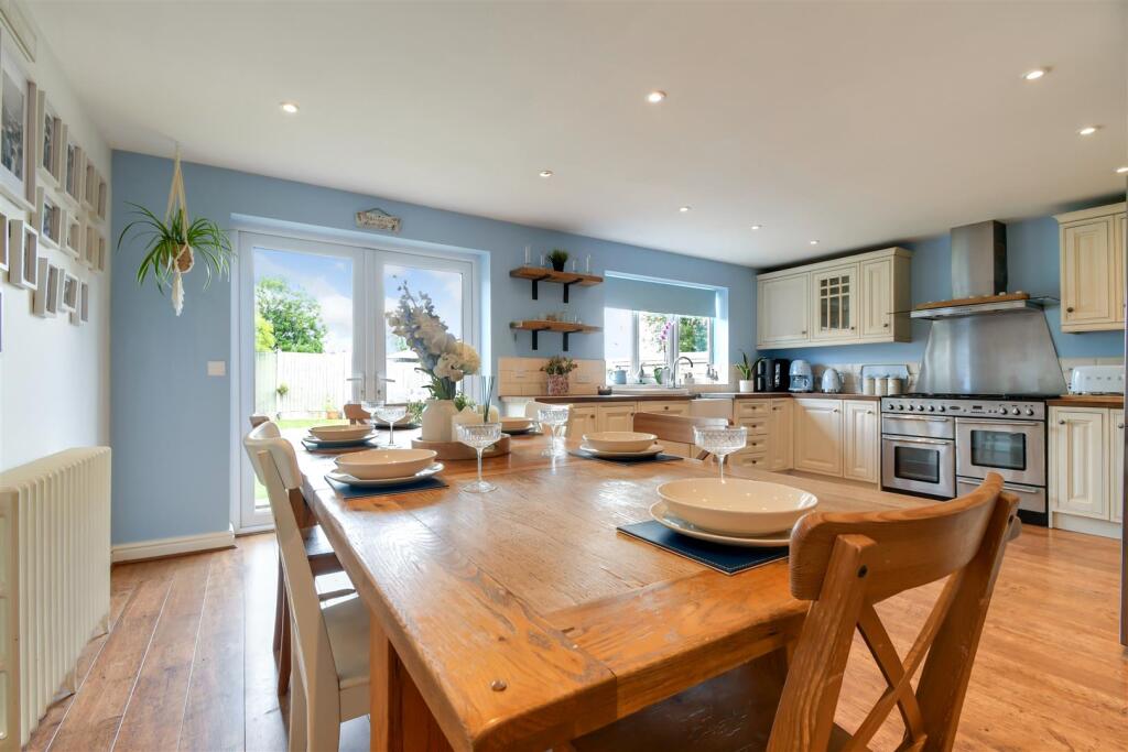 Kitchen diner