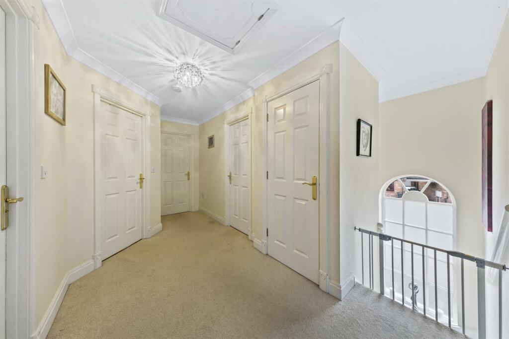 52GarwoodCresWeb20.jpg
