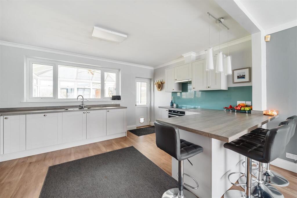 All Oaks Bungalow, Cathiron