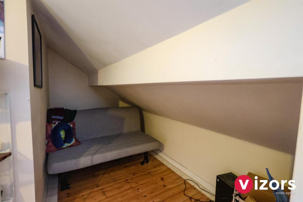 Bed' Three (into eaves)