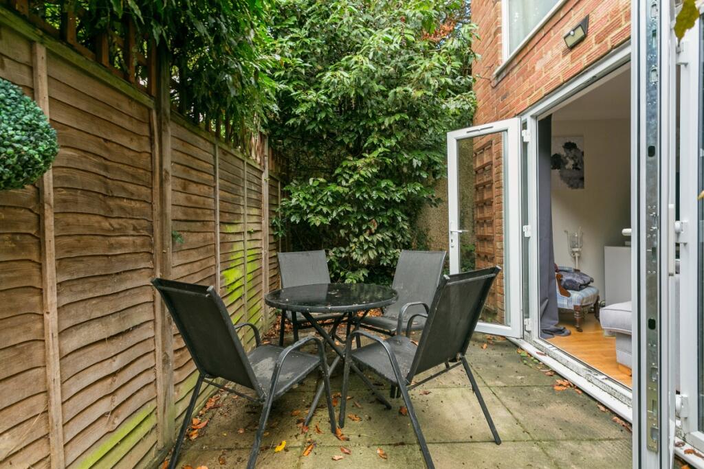 Croxley Rise, Mai...