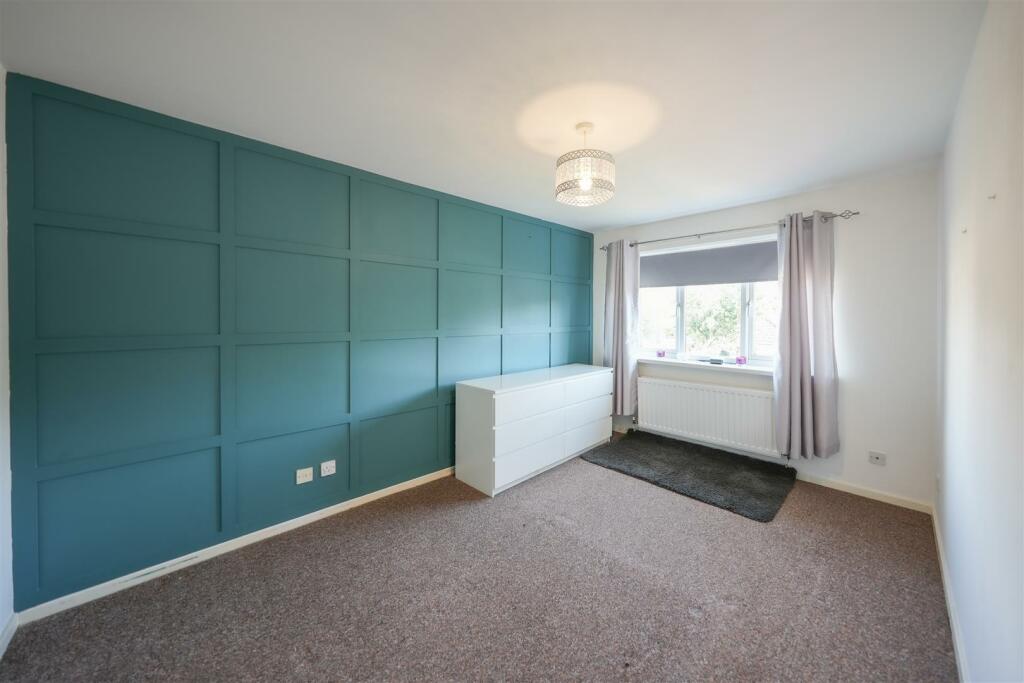 MAIN BEDROOM