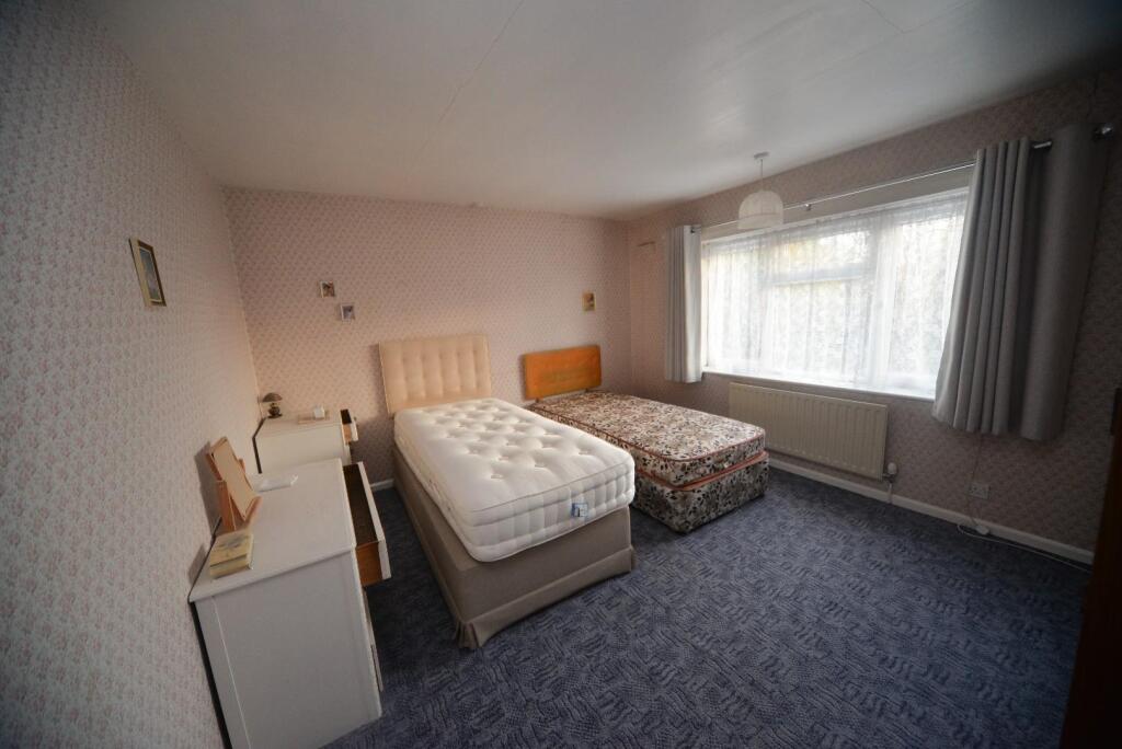 Bed 1.jpg