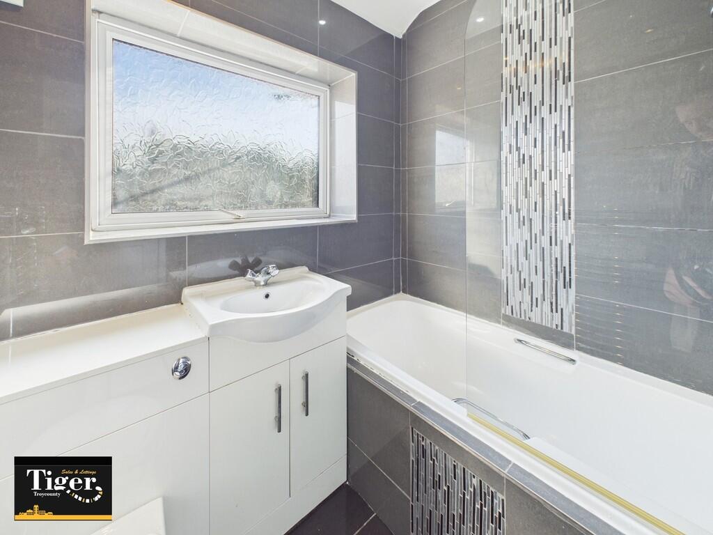 CAM02176G0-PR0506...