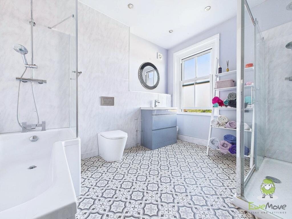 CAM01543G0-PR0119-STILL048