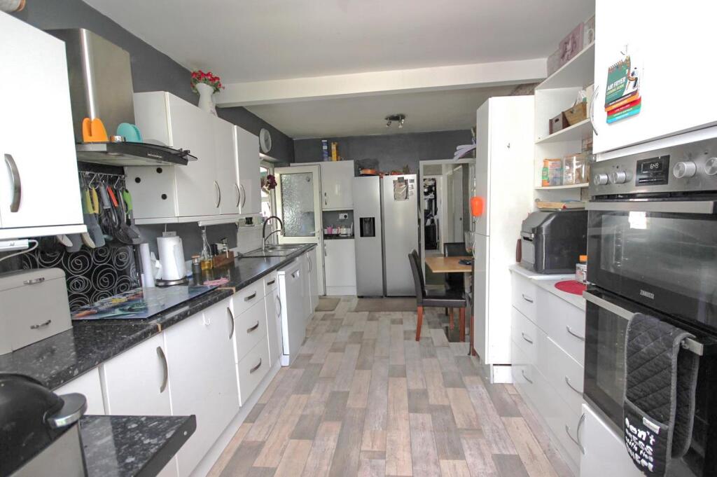 Kitchen 1.jpg