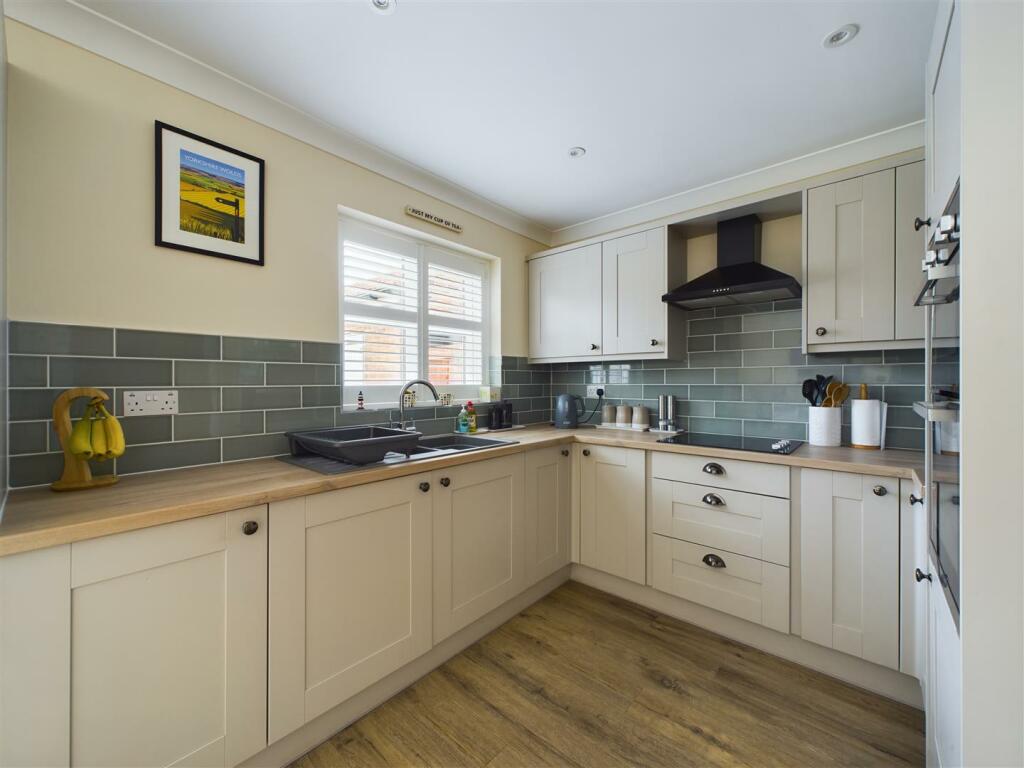 KITCHEN/ DINER