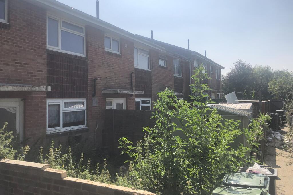 239 Gunville Road, Newport, Isle of Wight, PO30 5LU