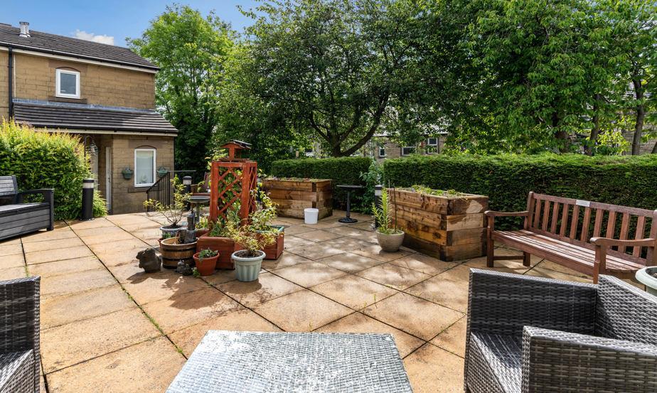 050722-threadneedle-court-garden-2.jpg